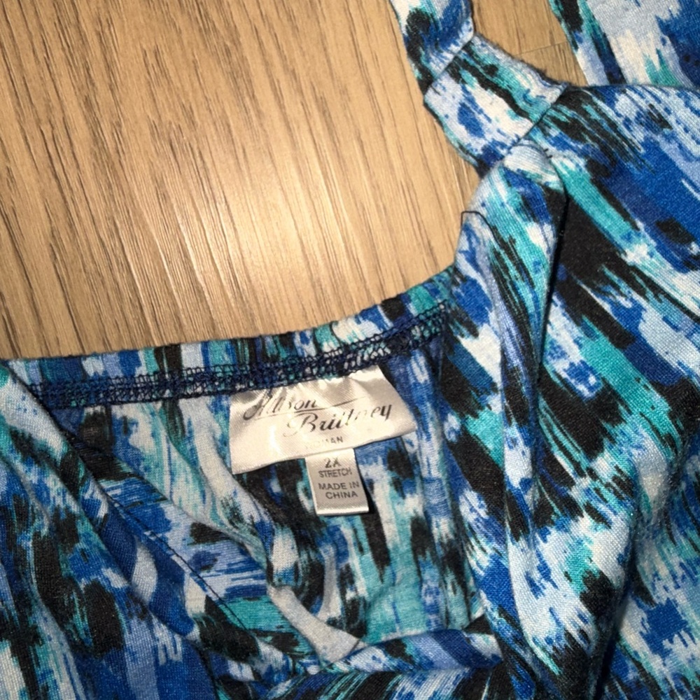 ⭐️Allison Brittney Blue and Black Patterned Top⭐️
